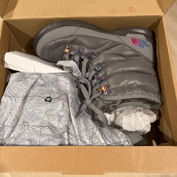 The north face snow boots - Picture 2 of 3